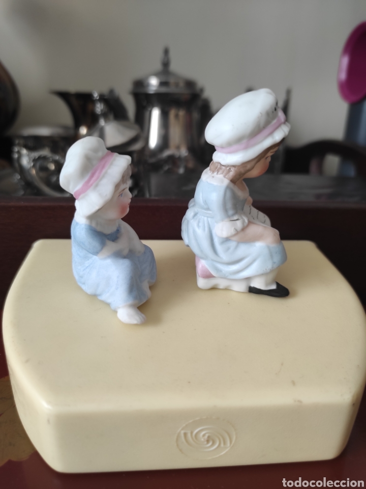Antig&uuml;edades: Pareja figuras porcelana biscuit - Foto 2