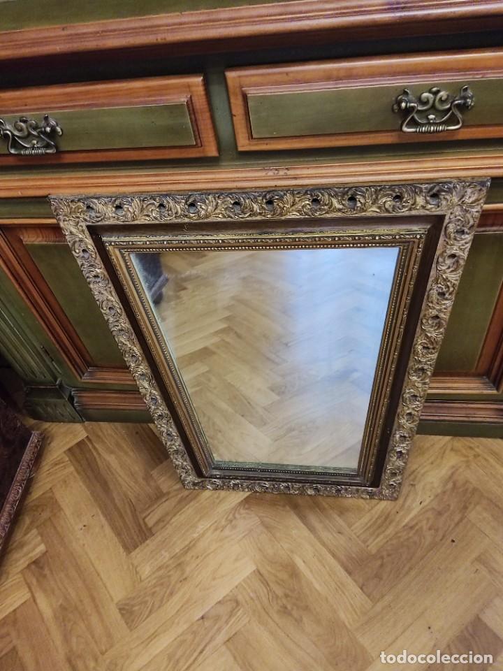 Antig&uuml;edades: ESPEJO DE MADERA DORADA FORMA TRAPEZOIDAL - Foto 2