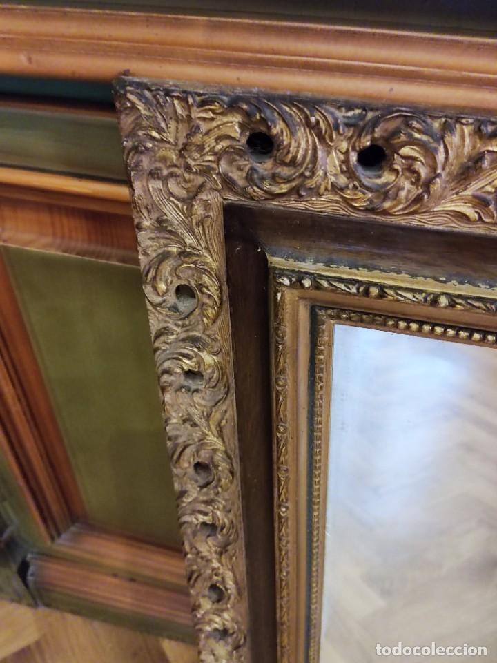 Antig&uuml;edades: ESPEJO DE MADERA DORADA FORMA TRAPEZOIDAL - Foto 3