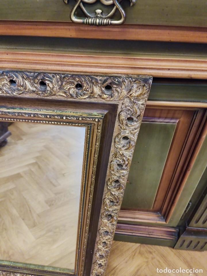 Antig&uuml;edades: ESPEJO DE MADERA DORADA FORMA TRAPEZOIDAL - Foto 4