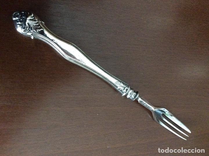 Antig&uuml;edades: ANTIGUO TENEDOR PASTELES - DE PLATA - SOLID SILVER - CONTRASTES - c 1852 - Foto 1