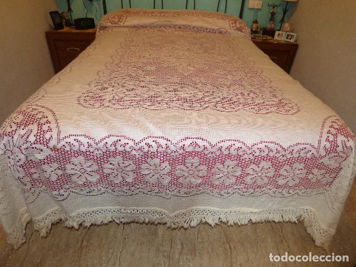 Antig&uuml;edades: Colcha,de blonda. - Foto 1