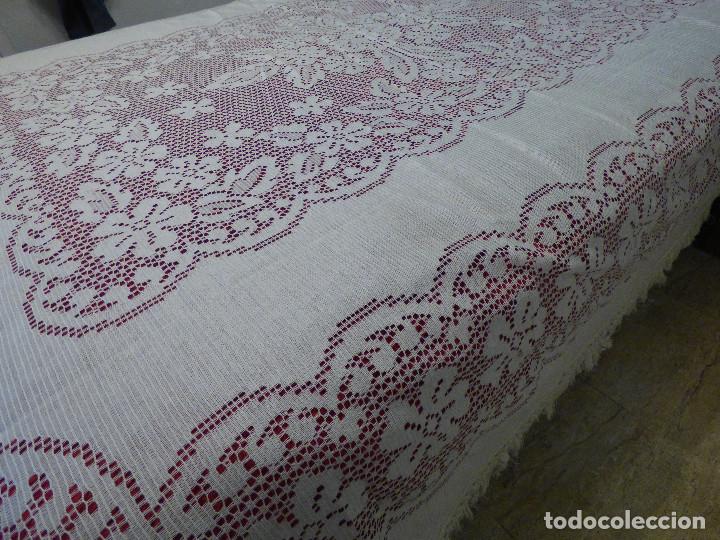 Antig&uuml;edades: Colcha,de blonda. - Foto 2