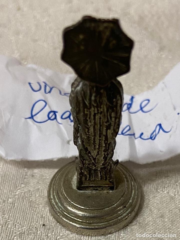 Antig&uuml;edades: C-24. Virgen mini. Virgen de la Almudena - Foto 3