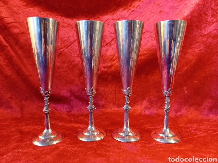 Antiques: Conjunto de 4 copas en plata y alpaca. Orfebrer&iacute;a