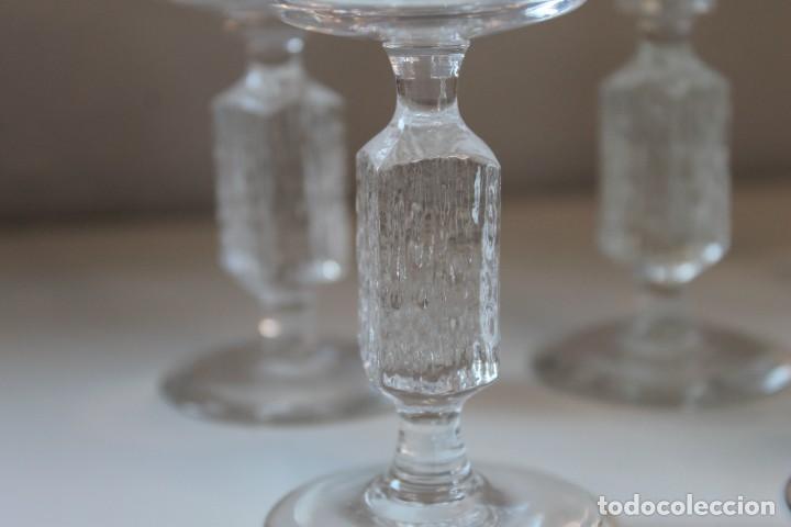 Antig&uuml;edades: LOTE 5 COPAS CRISTAL MEDIDA JEREZ PIE RECTANGULAR TALLADO - Foto 5