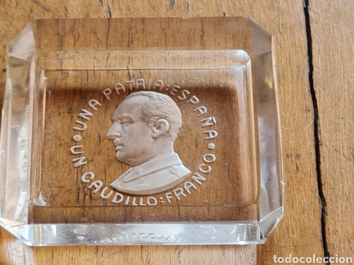 Antig&uuml;edades: Bandejita/ cenicero con el Caudillo Francisco Franco grabado en relieve