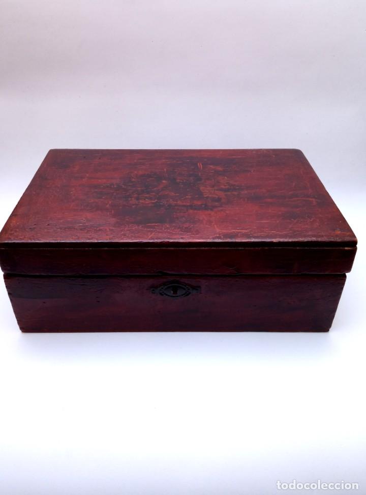 Antig&uuml;edades: Caja antigua de madera - Foto 1