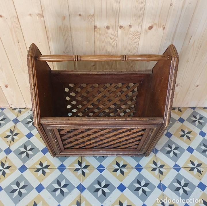 Antig&uuml;edades: REVISTERO CELOSIA DE MADERA- - Foto 3
