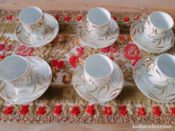 Antig&uuml;edades: Lote de 6 tazas y platos de caf&eacute;