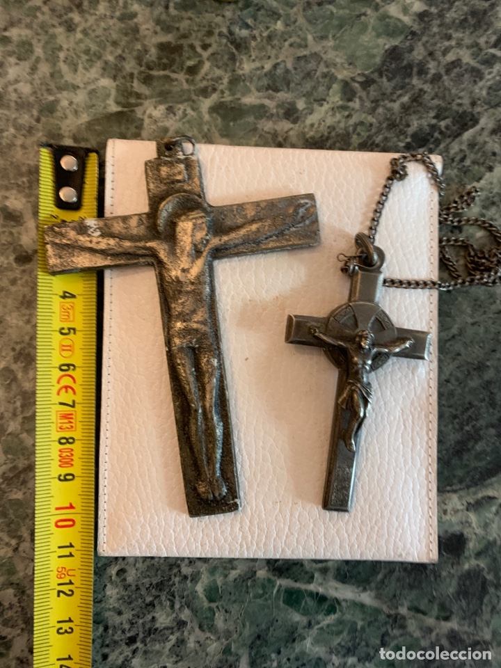Antig&uuml;edades: Crucifijos 2 uno con cadena - Foto 1