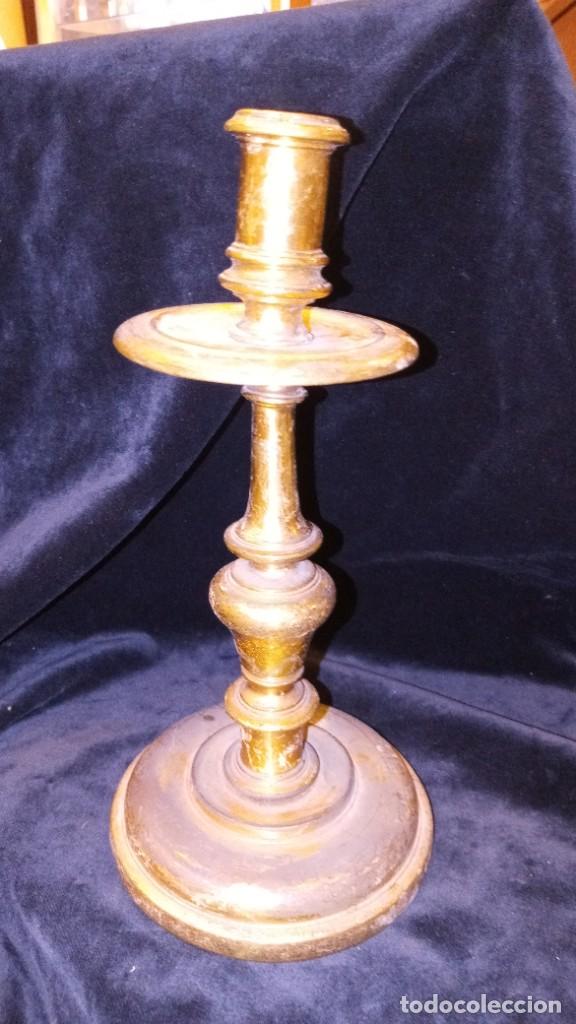 Antig&uuml;edades: Candelero antiguo de bronce - Foto 2