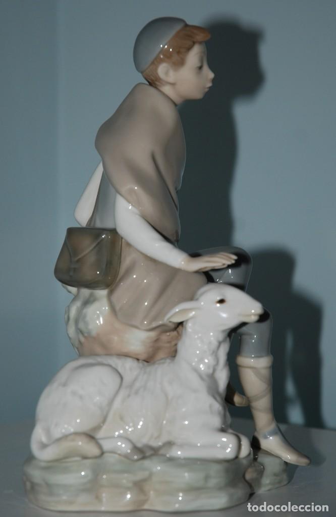Antig&uuml;edades: Lladr&oacute;. Figura de pastor. - Foto 2