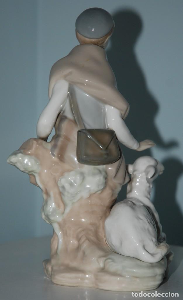 Antig&uuml;edades: Lladr&oacute;. Figura de pastor. - Foto 4