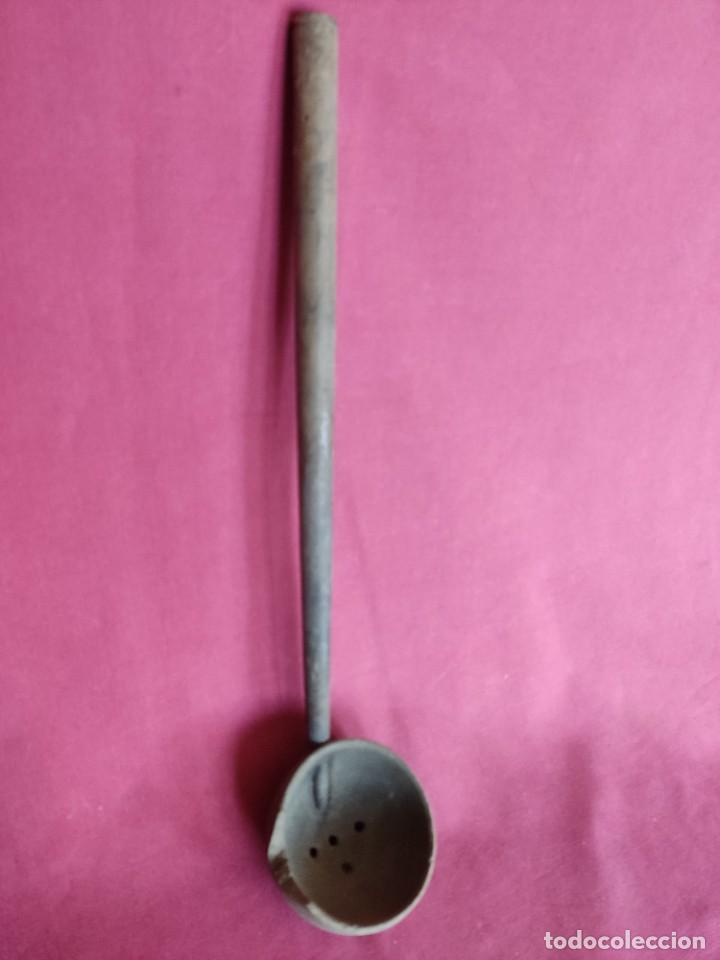 Antig&uuml;edades: ANTIGUO CAZO DE MADERA PARA ACEITUNAS - Foto 2