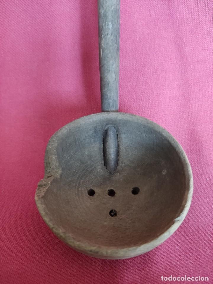 Antig&uuml;edades: ANTIGUO CAZO DE MADERA PARA ACEITUNAS - Foto 4