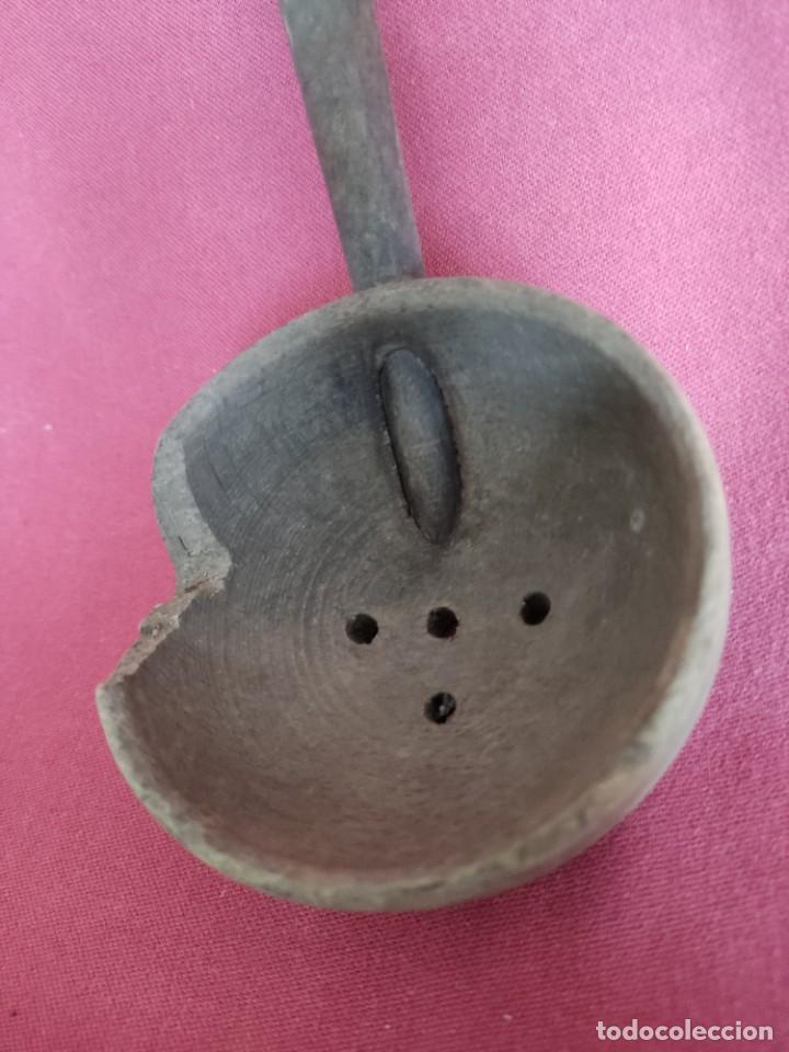 Antig&uuml;edades: ANTIGUO CAZO DE MADERA PARA ACEITUNAS - Foto 5