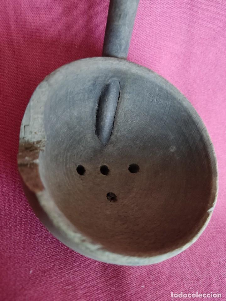 Antig&uuml;edades: ANTIGUO CAZO DE MADERA PARA ACEITUNAS - Foto 6