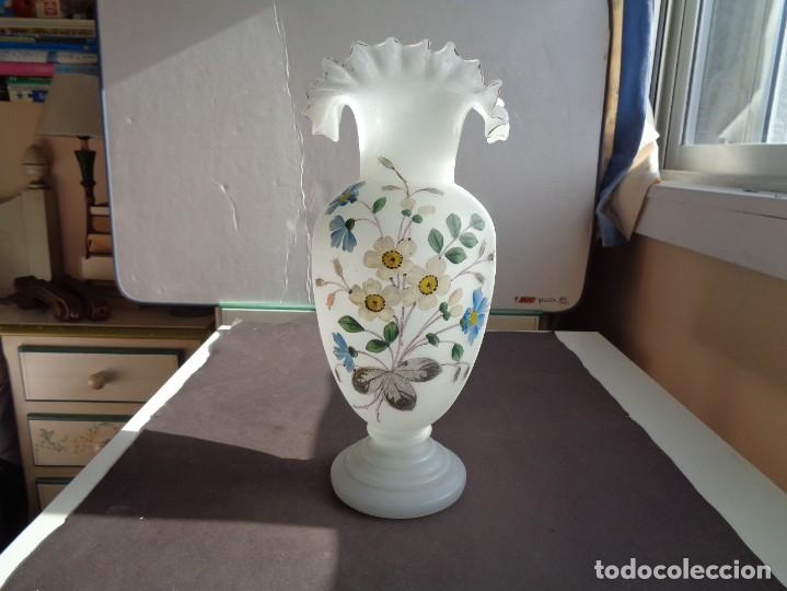 Antigüedades: JARRON DE OPALINA. 34 CM.