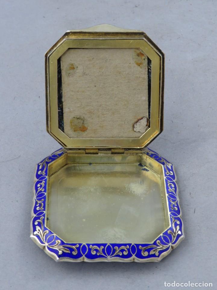 Antig&uuml;edades: Polvera cuadrada en plata y esmalte azul centroeuropa - Foto 3