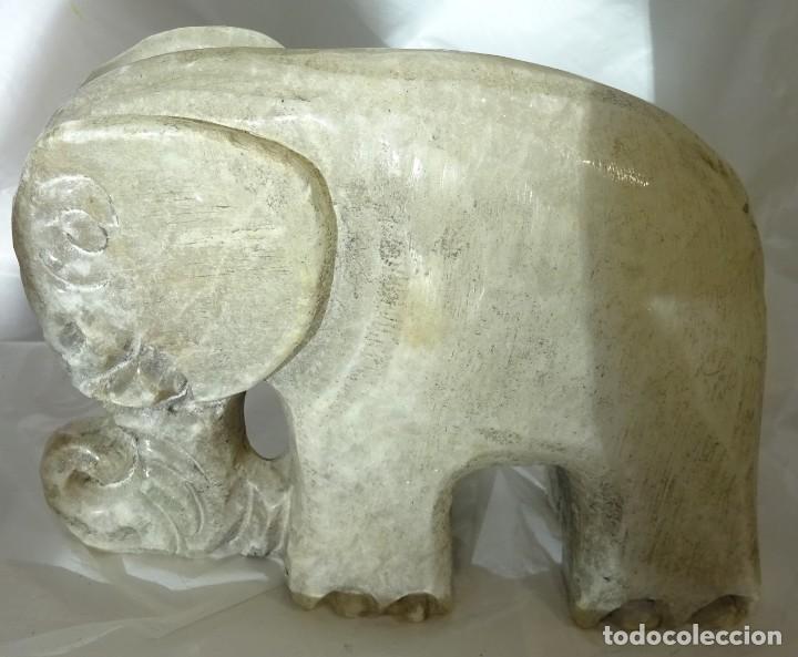 Antig&uuml;edades: ELEFANTE DE ALABASTRO BLANCO GRIS&Aacute;CEO - Foto 1