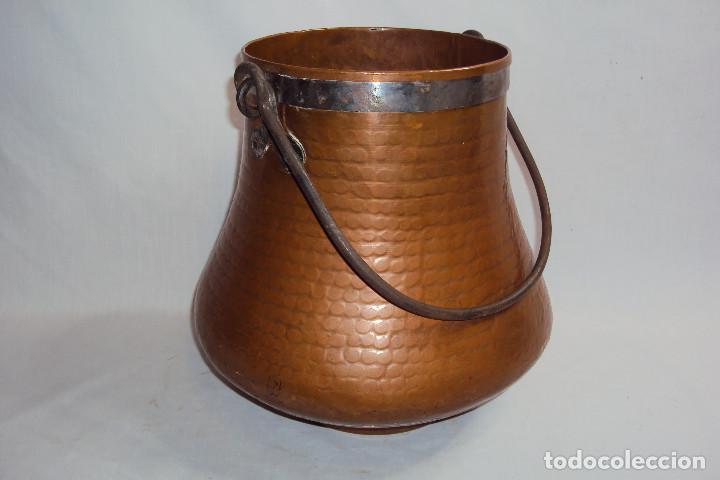 Antig&uuml;edades: Olla de cobre en forma de pera. - Foto 1