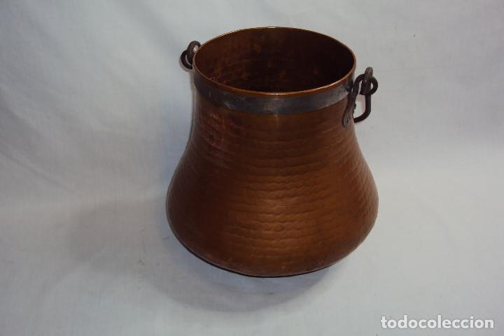 Antig&uuml;edades: Olla de cobre en forma de pera. - Foto 3