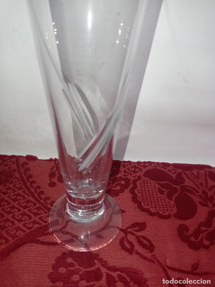 Antig&uuml;edades: Antiguo florero en cristal. - Foto 3