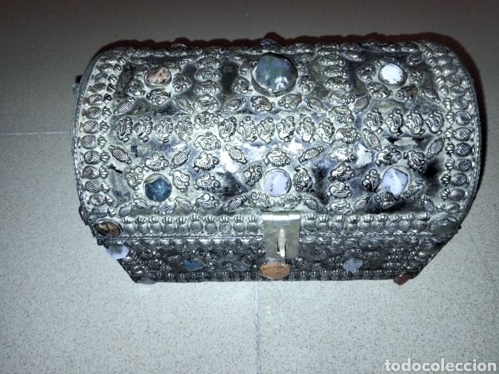 Antig&uuml;edades: COFRE METAL CON PIEDRERIAS - Foto 4