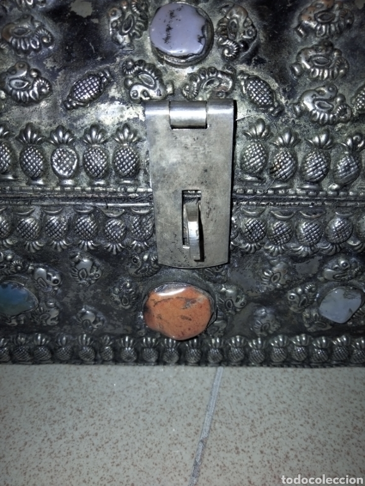 Antig&uuml;edades: COFRE METAL CON PIEDRERIAS - Foto 6