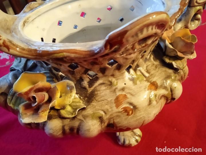 Antig&uuml;edades: Centro de mesa porcelana Capodimonti - Foto 8