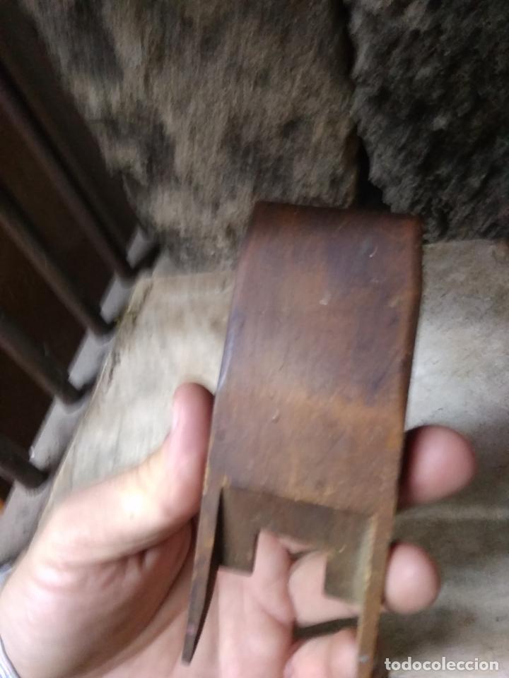 Antig&uuml;edades: Pieza cepillo carpintero. Caja formones - Foto 3