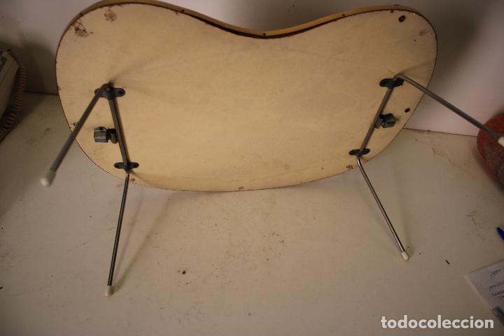 Antig&uuml;edades: antigua bandeja para cama - Foto 5