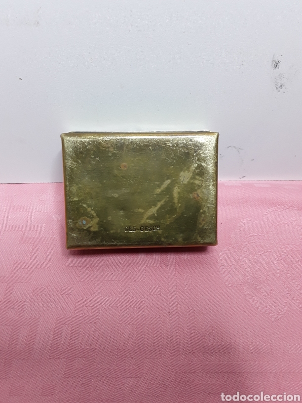 Antig&uuml;edades: Caja de lat&oacute;n para sellos - Foto 3