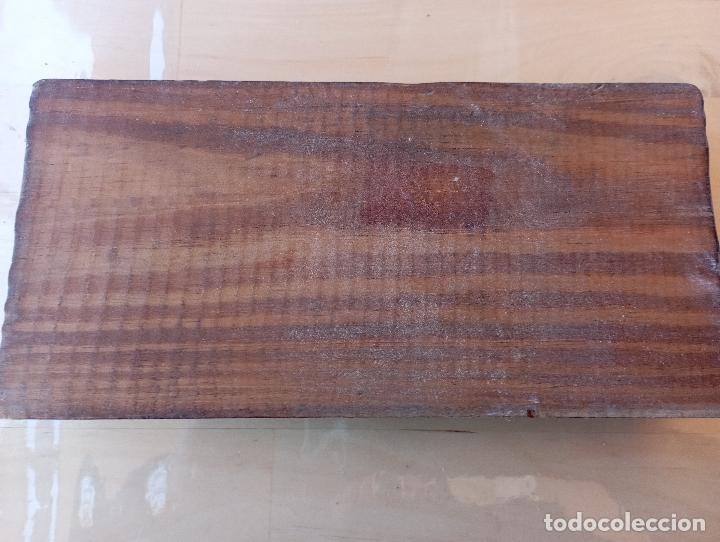 Antig&uuml;edades: CUELGA LLAVES ARMA BASE MADERA. - Foto 6