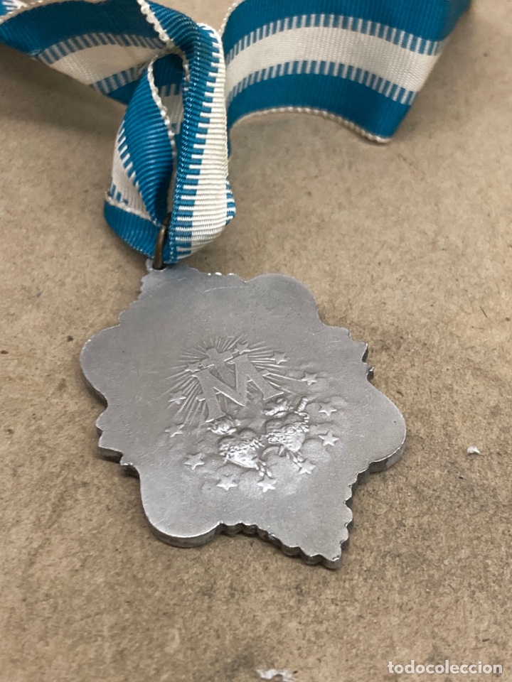 Antig&uuml;edades: Medalla de metal - Foto 3