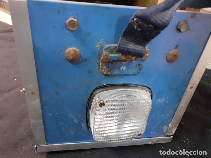 Antig&uuml;edades: Caja portable de pesca - Foto 3