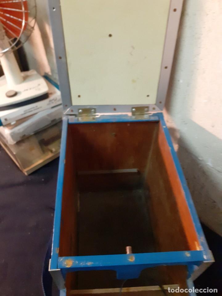 Antig&uuml;edades: Caja portable de pesca - Foto 4