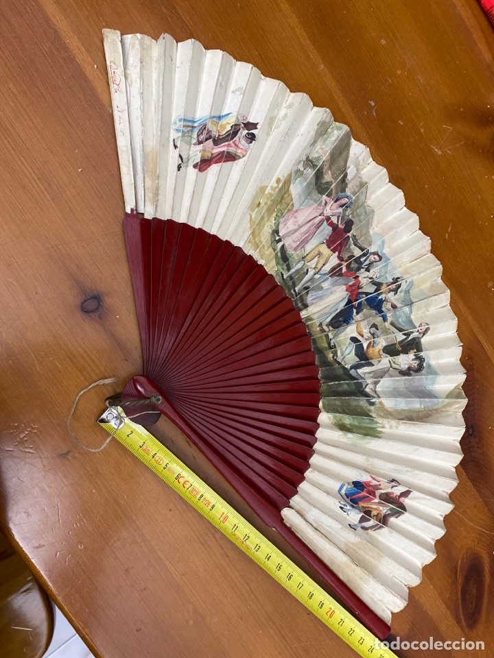 Antig&uuml;edades: Abanico antiguo de madera con bailarines - Foto 1