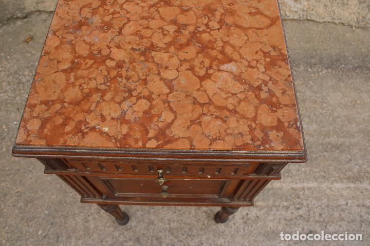 Antig&uuml;edades: mesilla de noche alta - Foto 10