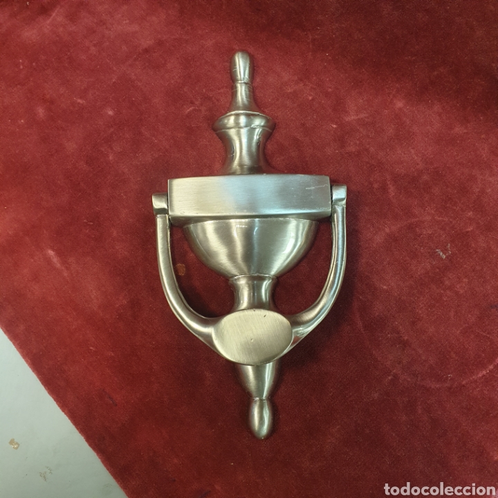 Antig&uuml;edades: Aldaba bronce niquelado - Foto 1