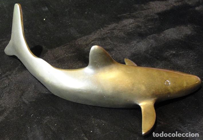 Antig&uuml;edades: TIBURON BRONCE 15 CM - Foto 1