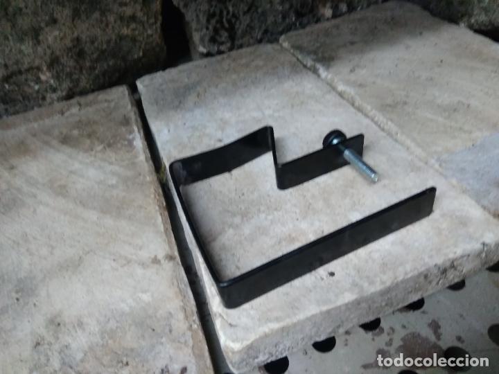 Antig&uuml;edades: Sargento flexible. Caja formones - Foto 1