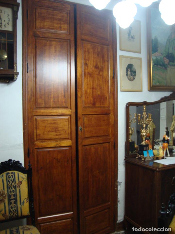 Antiquit&auml;ten: antigua doble puerta de madera