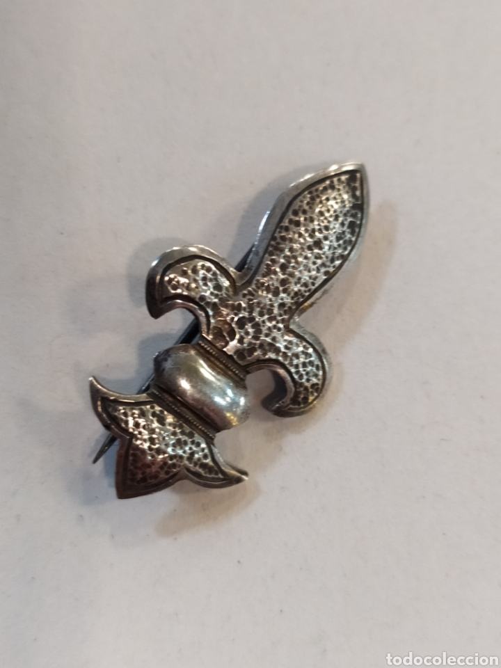 Antig&uuml;edades: Antiguo broche en plata flor de Lis. - Foto 1