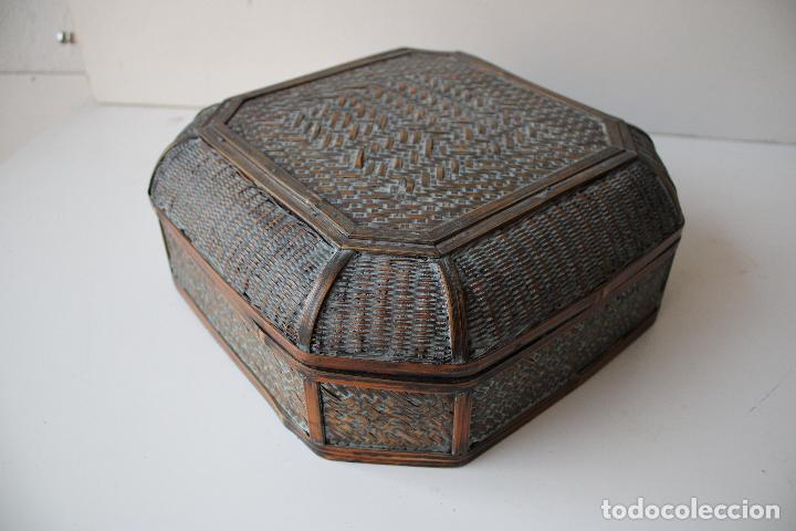 Antig&uuml;edades: caja de mimbre - Foto 3