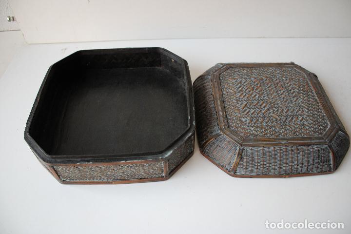 Antig&uuml;edades: caja de mimbre - Foto 4