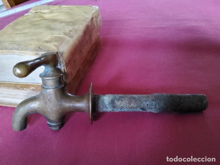 Antig&uuml;edades: GRIFO ANTIGUO DE BRONCE - Foto 1