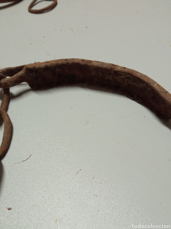 Antig&uuml;edades: Perrillo para bocado de caballo con cadena - Foto 3