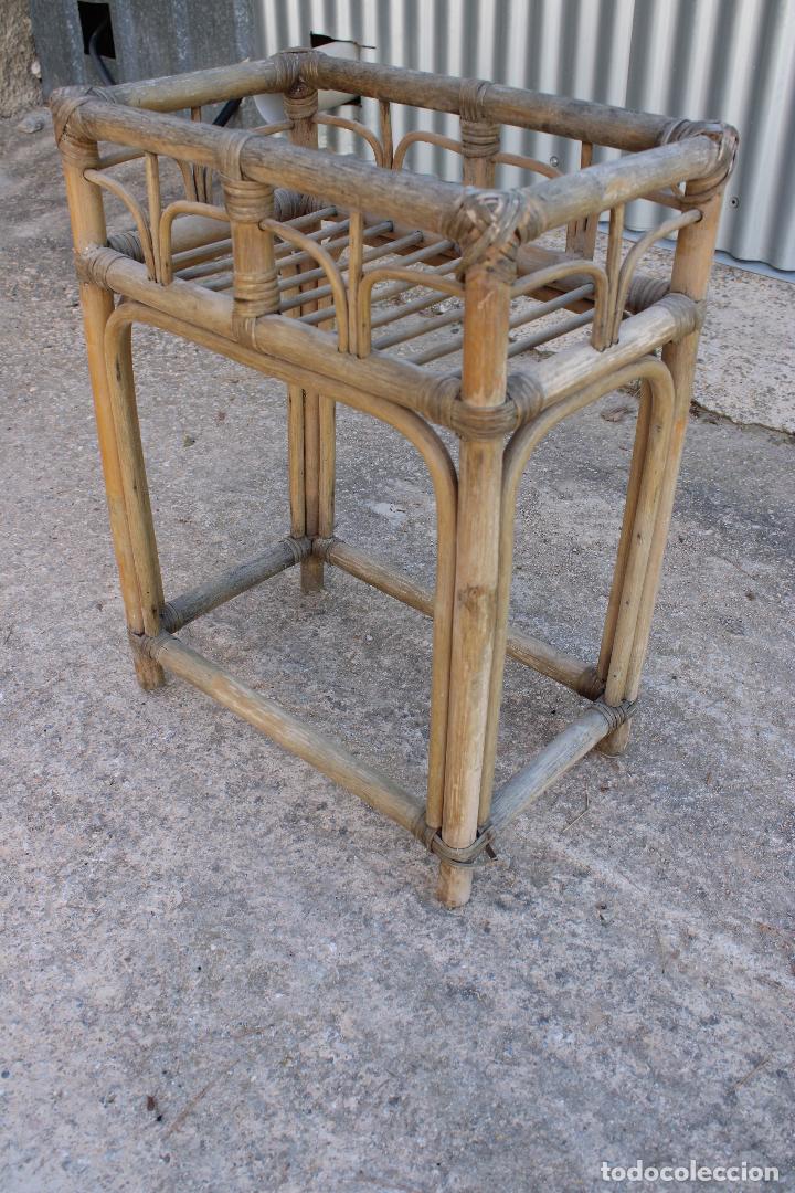 Antig&uuml;edades: jardinera de mimbre - Foto 2
